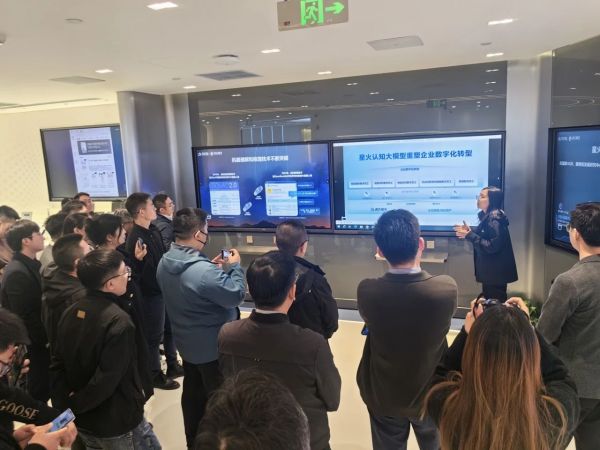 图：参观科大讯飞北京人工智能体验馆1